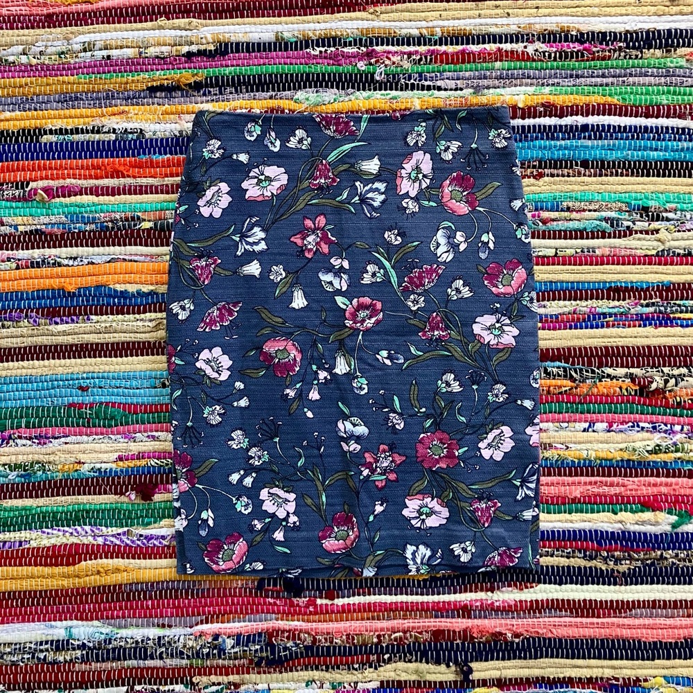 LOFT ~ Floral print pencil skirt